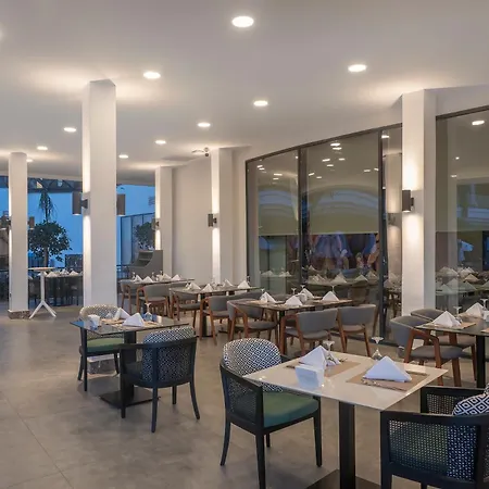 Royal Atlantis Icon Hotell 5*