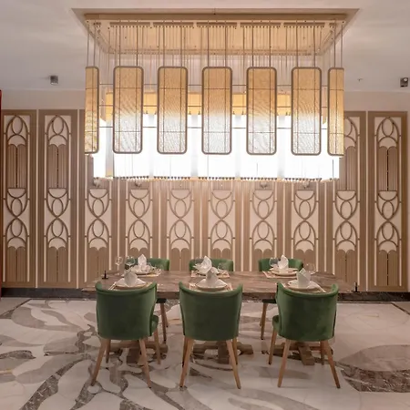 Royal Atlantis Icon Hotel